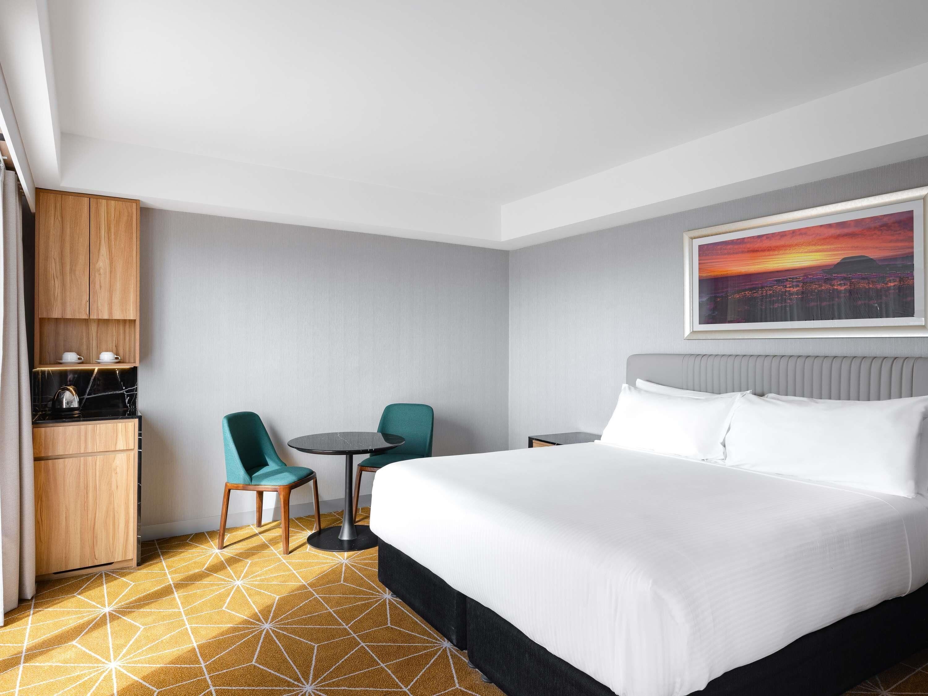 Premium Suite, 1 King Bed | Minibar, in-room safe, desk, blackout drapes