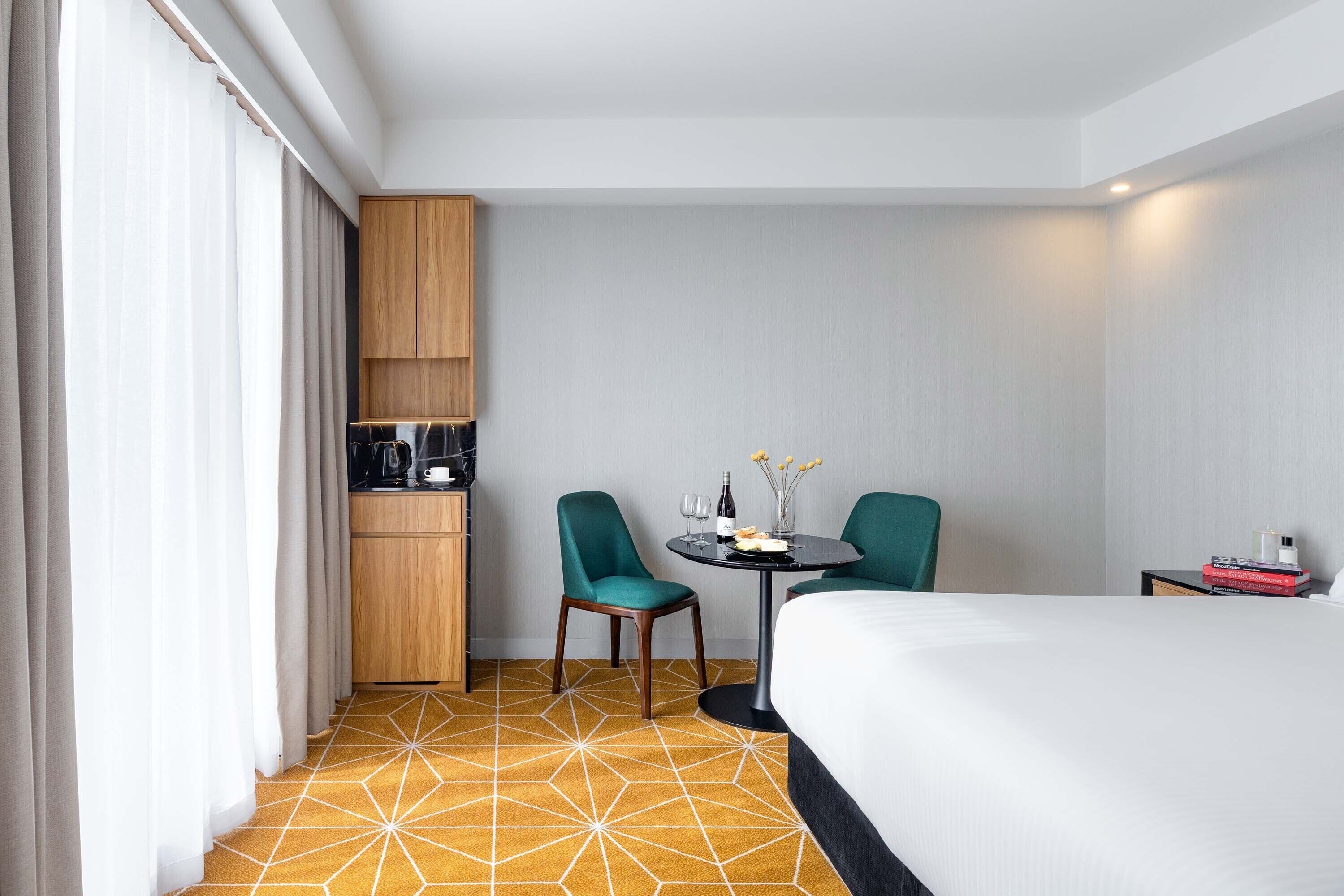 Premium Suite, 1 King Bed | Minibar, in-room safe, desk, blackout drapes