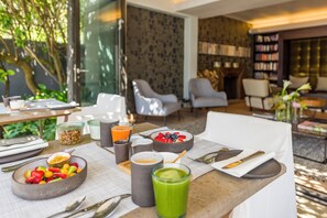 Free daily cooked-to-order breakfast  - Kensington Place (Cape Town)