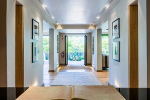 บริเวณประตูทางเข้า