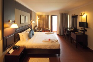 Deluxe Room | Premium bedding, in-room safe, desk, rollaway beds - T And U Leisure Hotel (Devikolam)