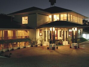 Front of property - evening/night - T And U Leisure Hotel (Devikolam)