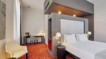 Junior Suite | 1 bedroom, hypo-allergenic bedding, minibar, in-room safe