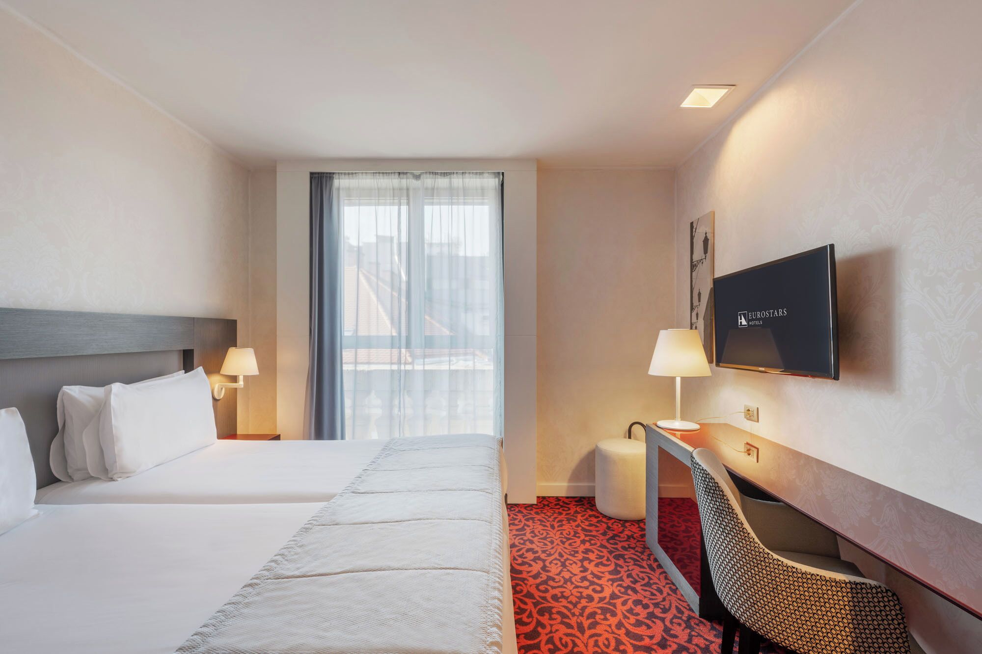 1 bedroom, hypo-allergenic bedding, minibar, in-room safe