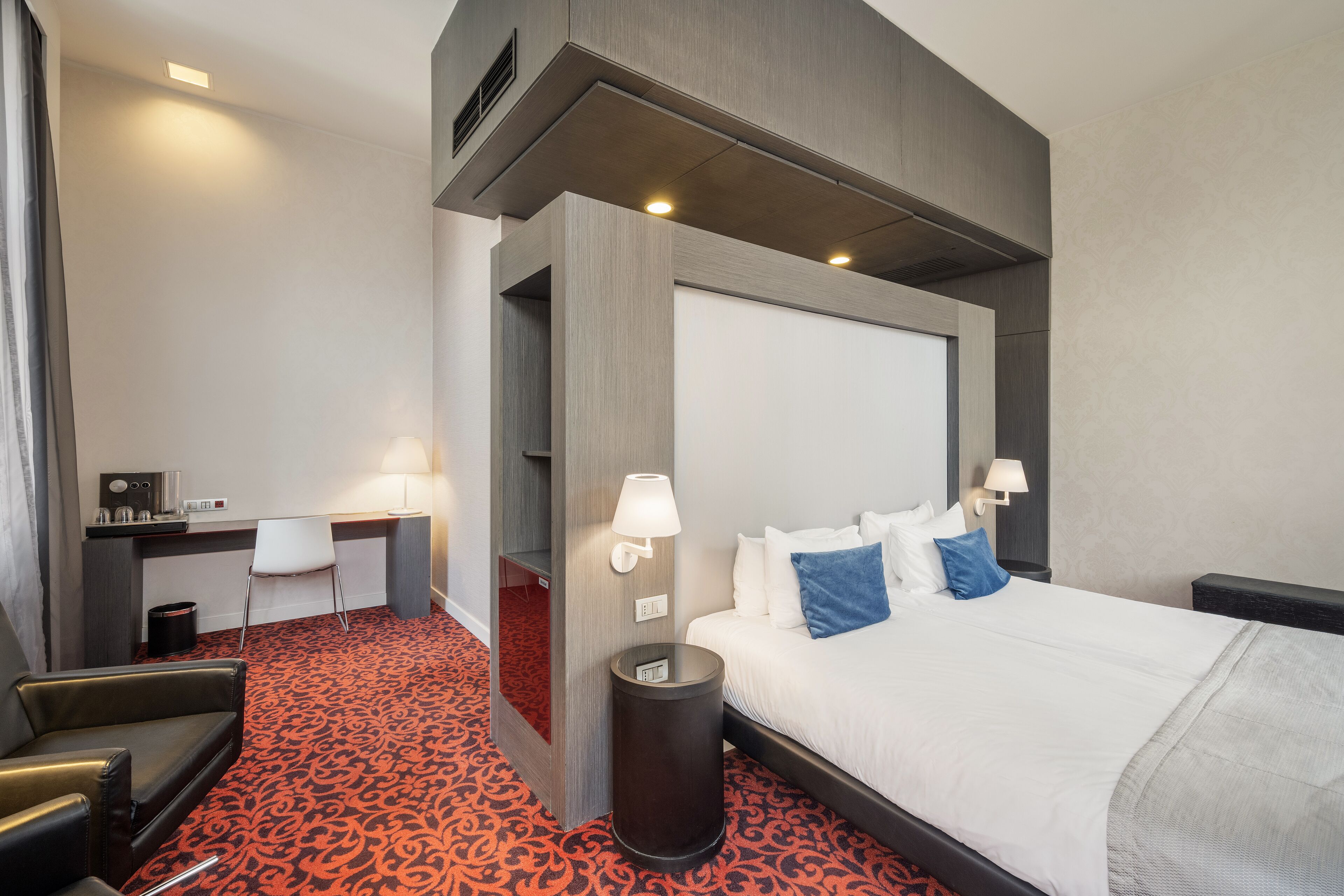 junior suite | 1 bedroom, hypo-allergenic bedding, minibar, in-room safe