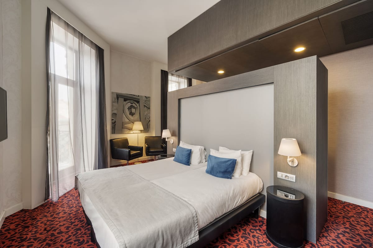 Junior Suite | 1 bedroom, hypo-allergenic bedding, minibar, in-room safe