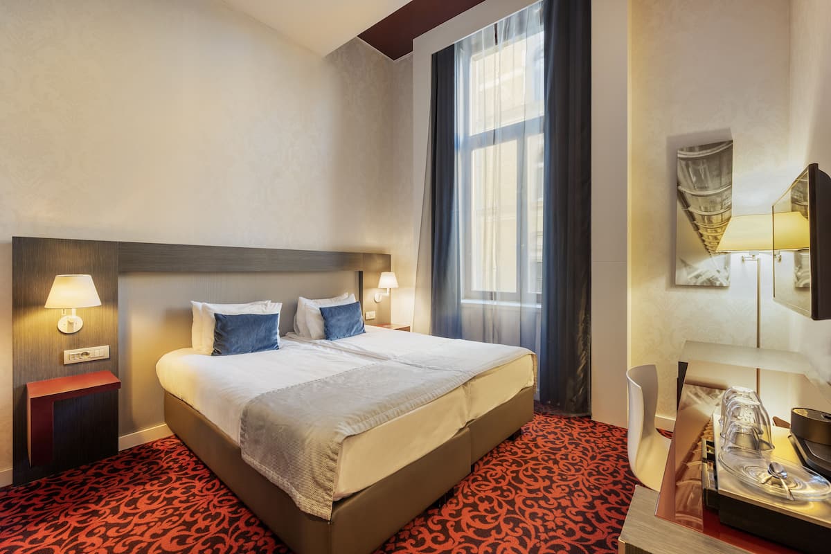 1 bedroom, hypo-allergenic bedding, minibar, in-room safe