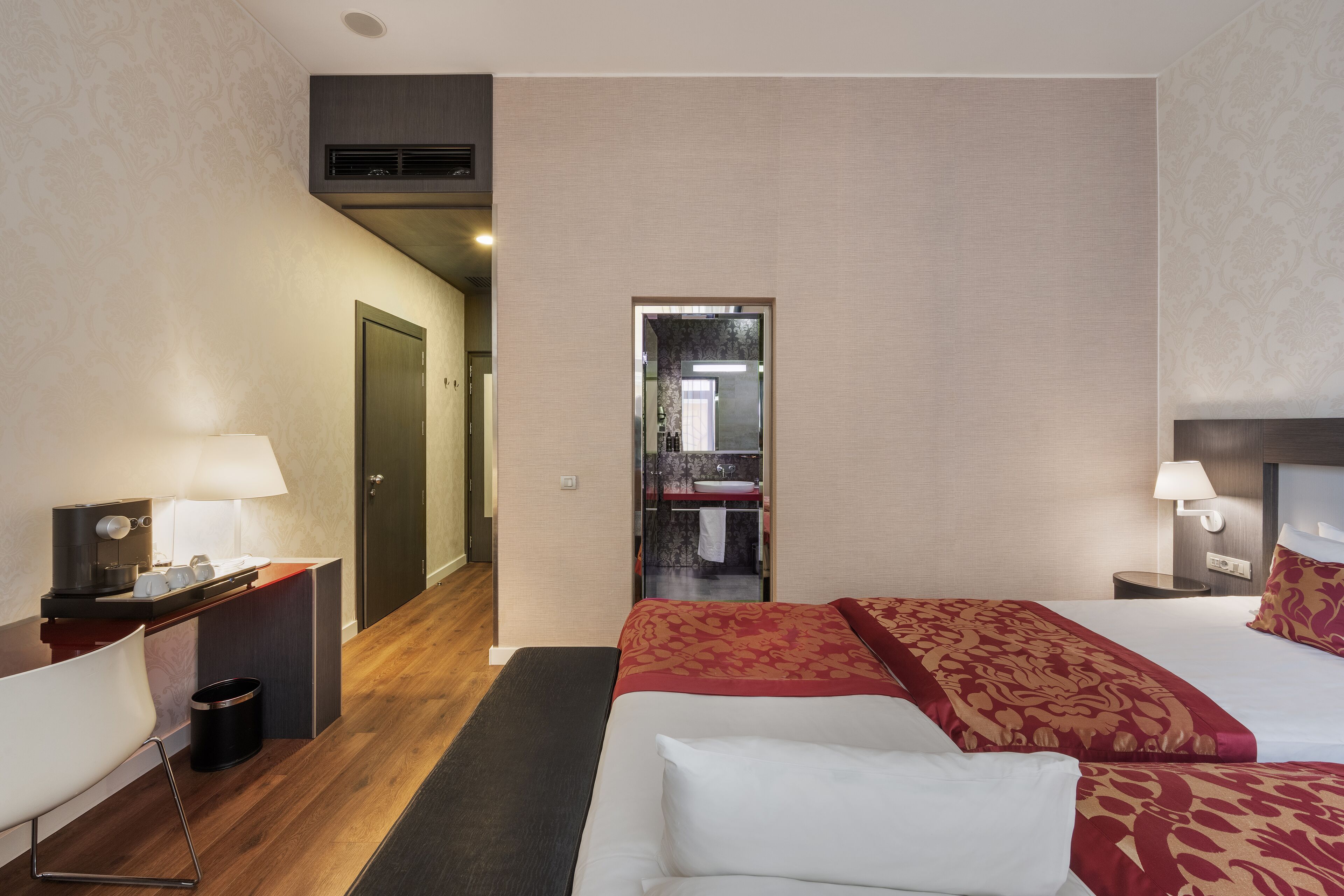 deluxe room (cama supletoria) | 1 bedroom, hypo-allergenic bedding, minibar, in-room safe