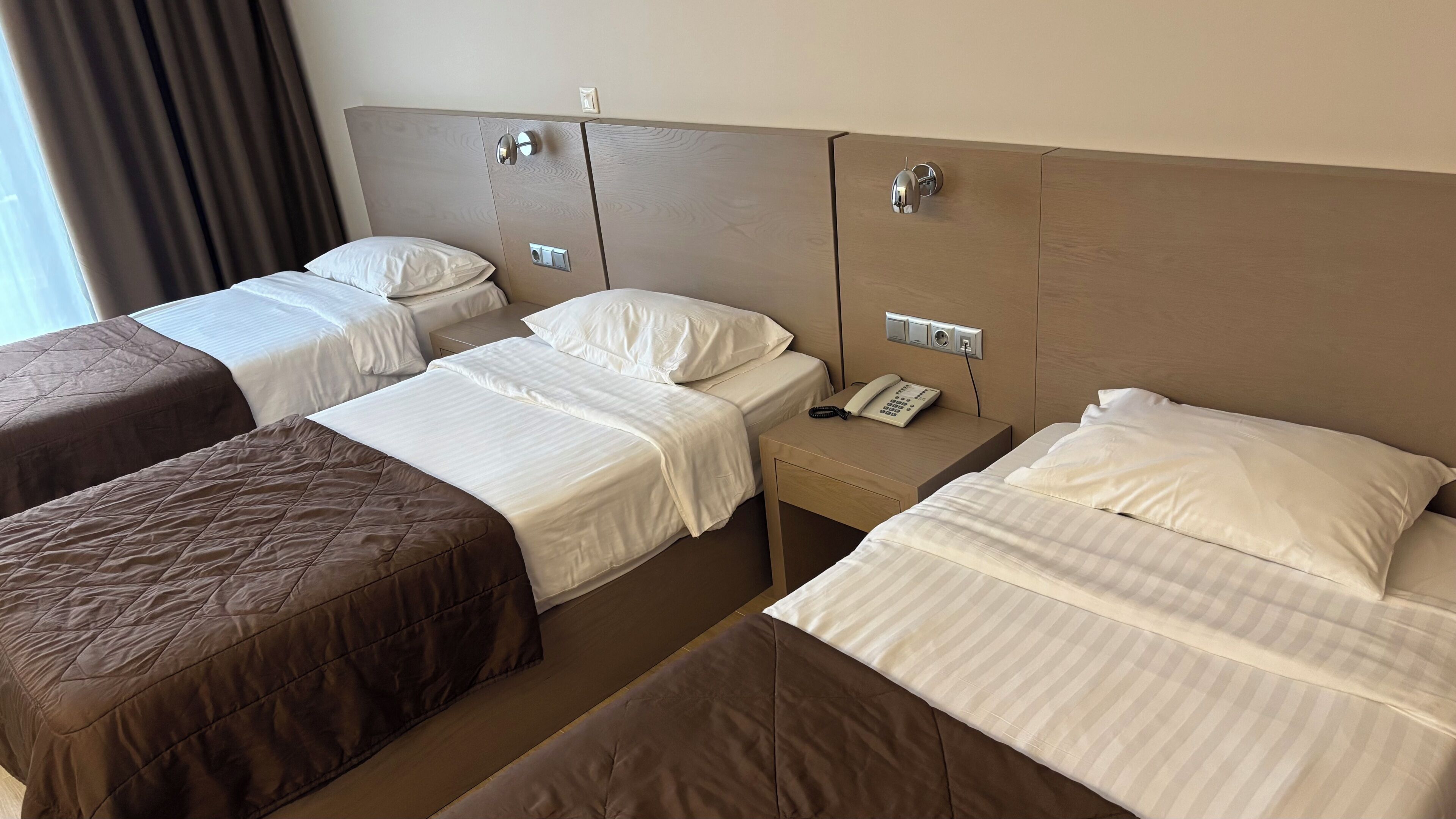 Triple Room | In-room safe, desk, free cots/infant beds, free WiFi