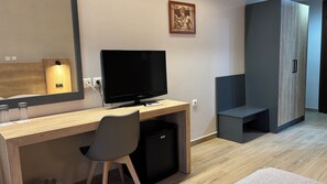 Zimmersafe, Schreibtisch, kostenlose Babybetten, kostenloses WLAN