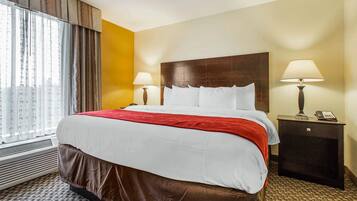 Sviitti, 1 suuri parisänky ja vuodesohva, esteetön, tupakointi kielletty | Ylelliset vuodevaatteet, pillowtop-patjalliset sängyt