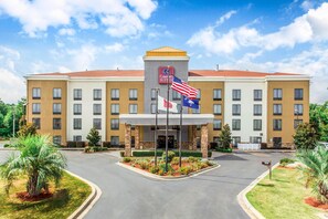 A hotel with a central entrance, multiple floors, and a flag display.