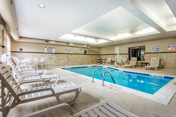 Indoor pool - Comfort Suites Clinton near Presbyterian College (Clinton)