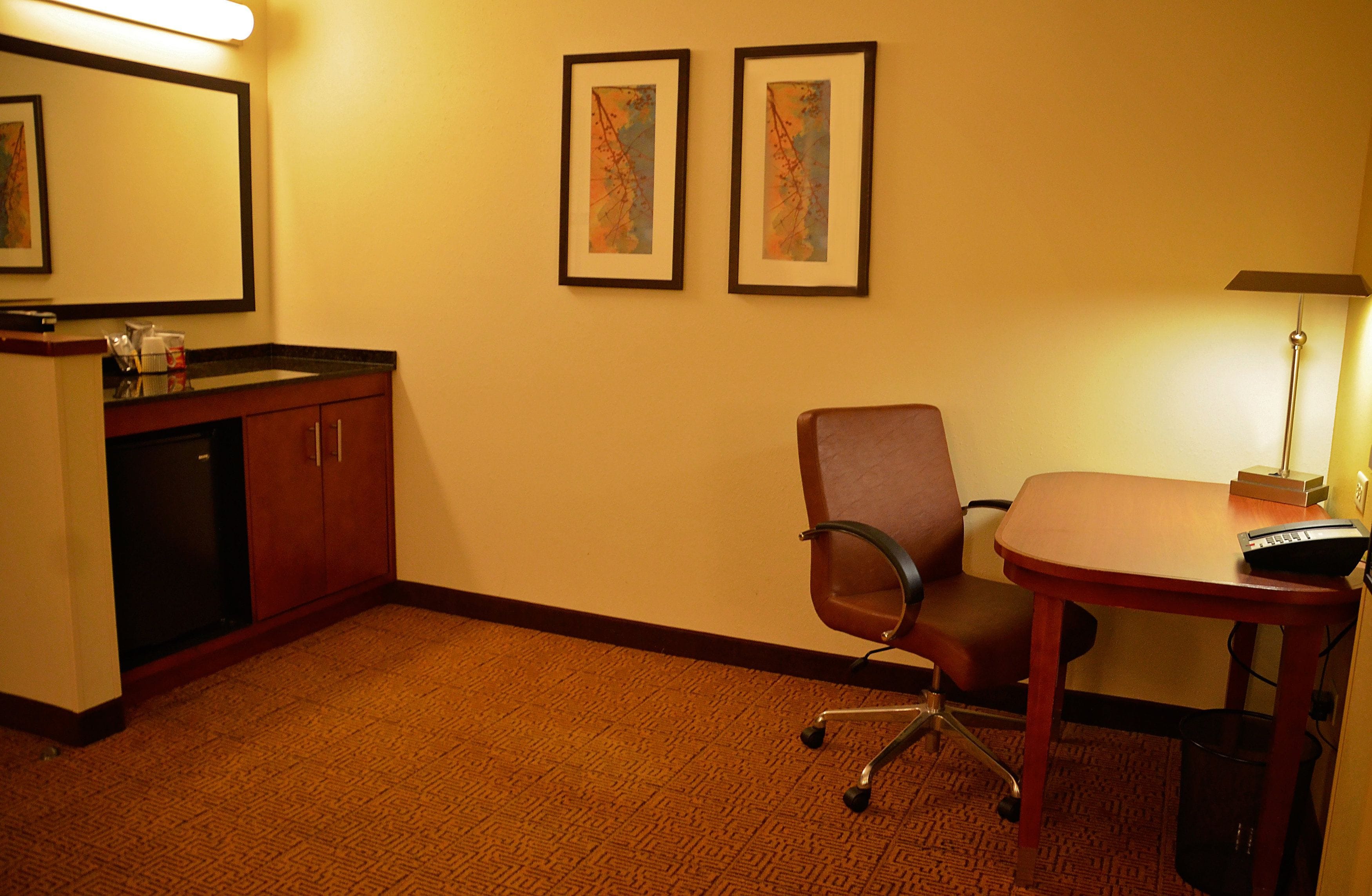 room, 2 queen beds | hypo-allergenic bedding, down duvets, pillow-top beds, desk