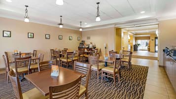 Sudah termasuk sarapan prasmanan setiap hari