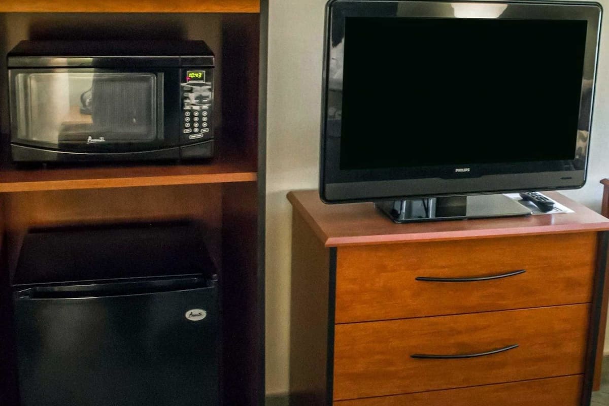 pillow-top beds, desk, iron/ironing board, free cots/infant beds