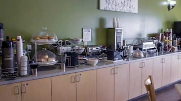 Free daily buffet breakfast