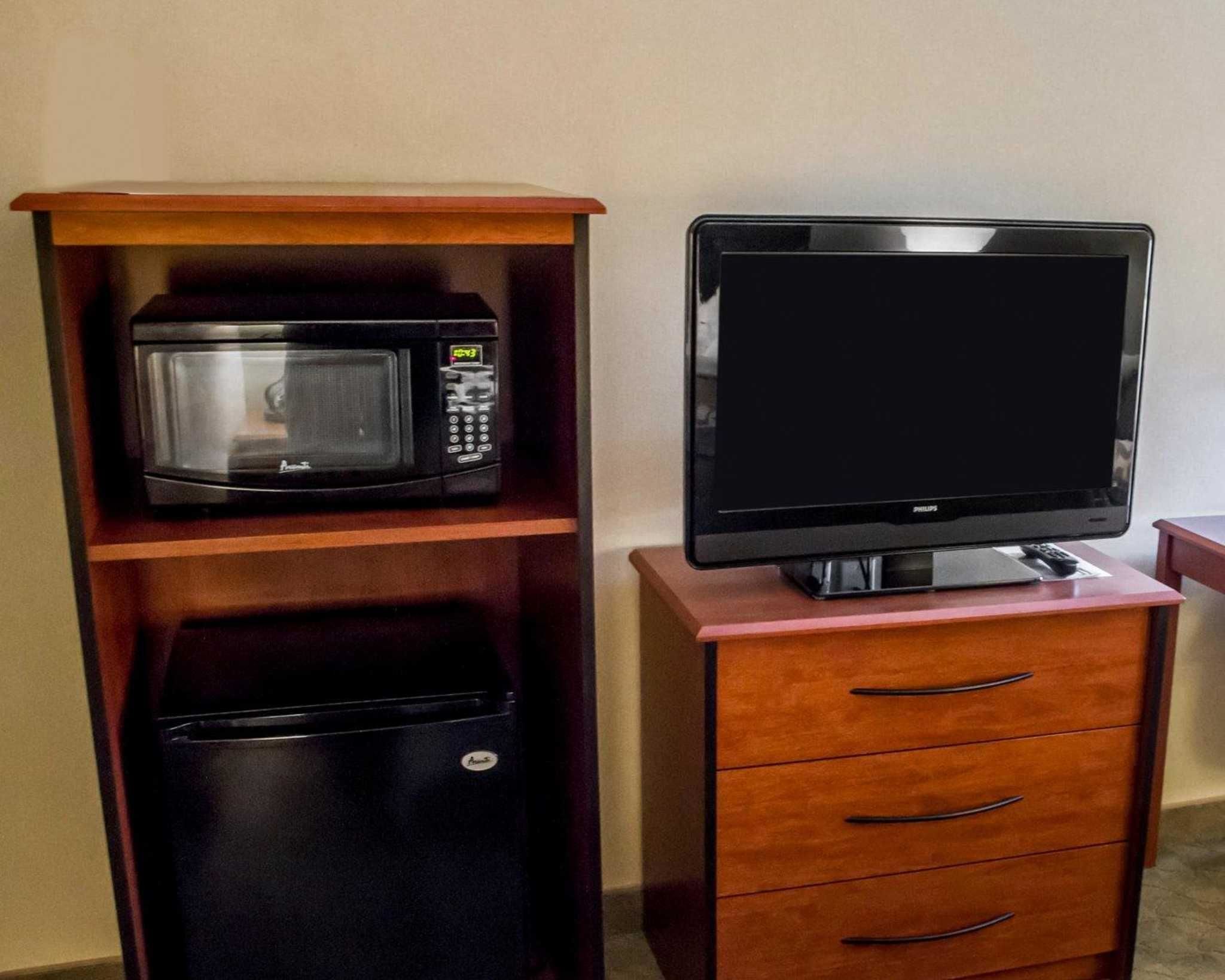 standard room, 1 king bed | pillow-top beds, desk, iron/ironing board, free cots/infant beds