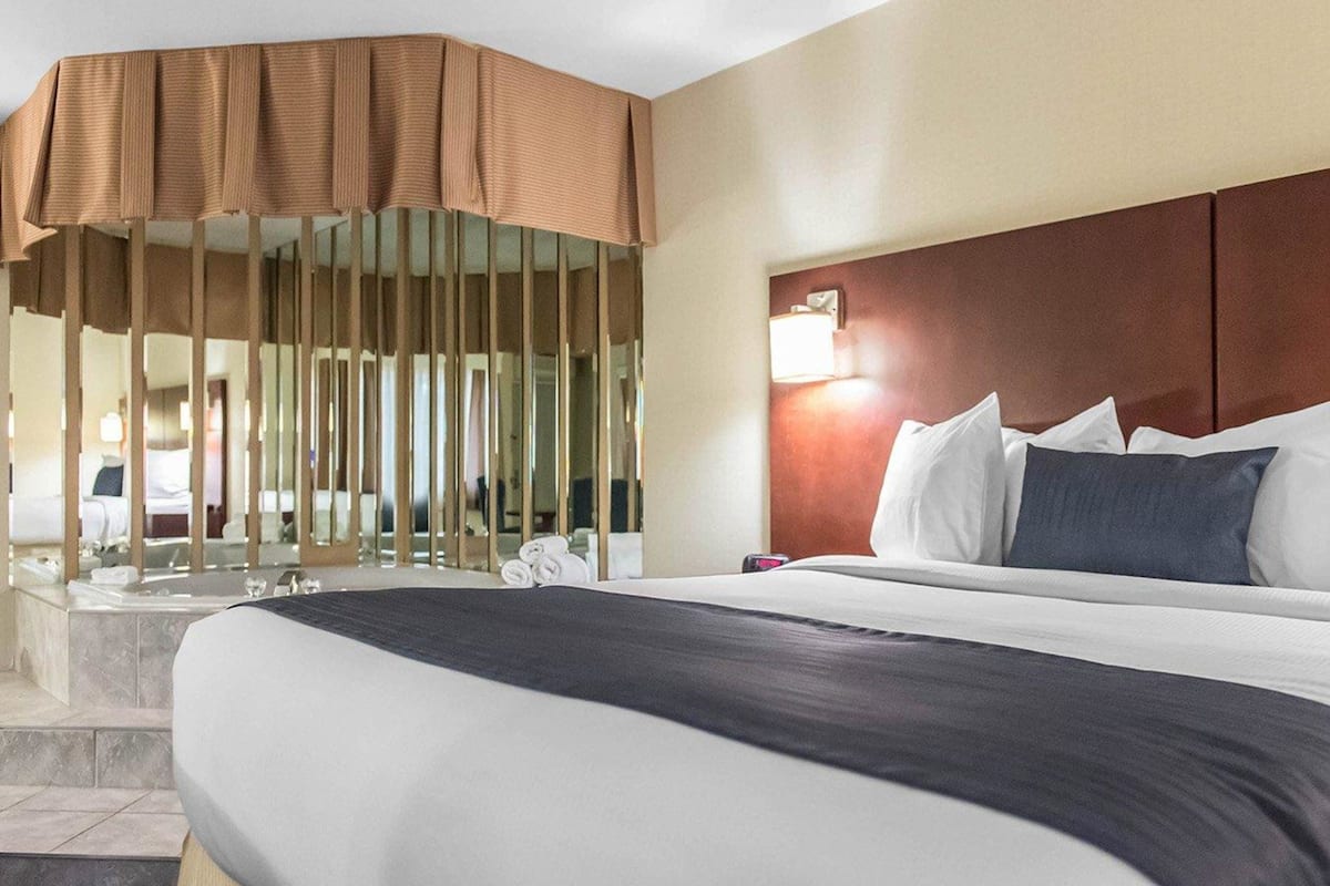 desk, soundproofing, iron/ironing board, rollaway beds