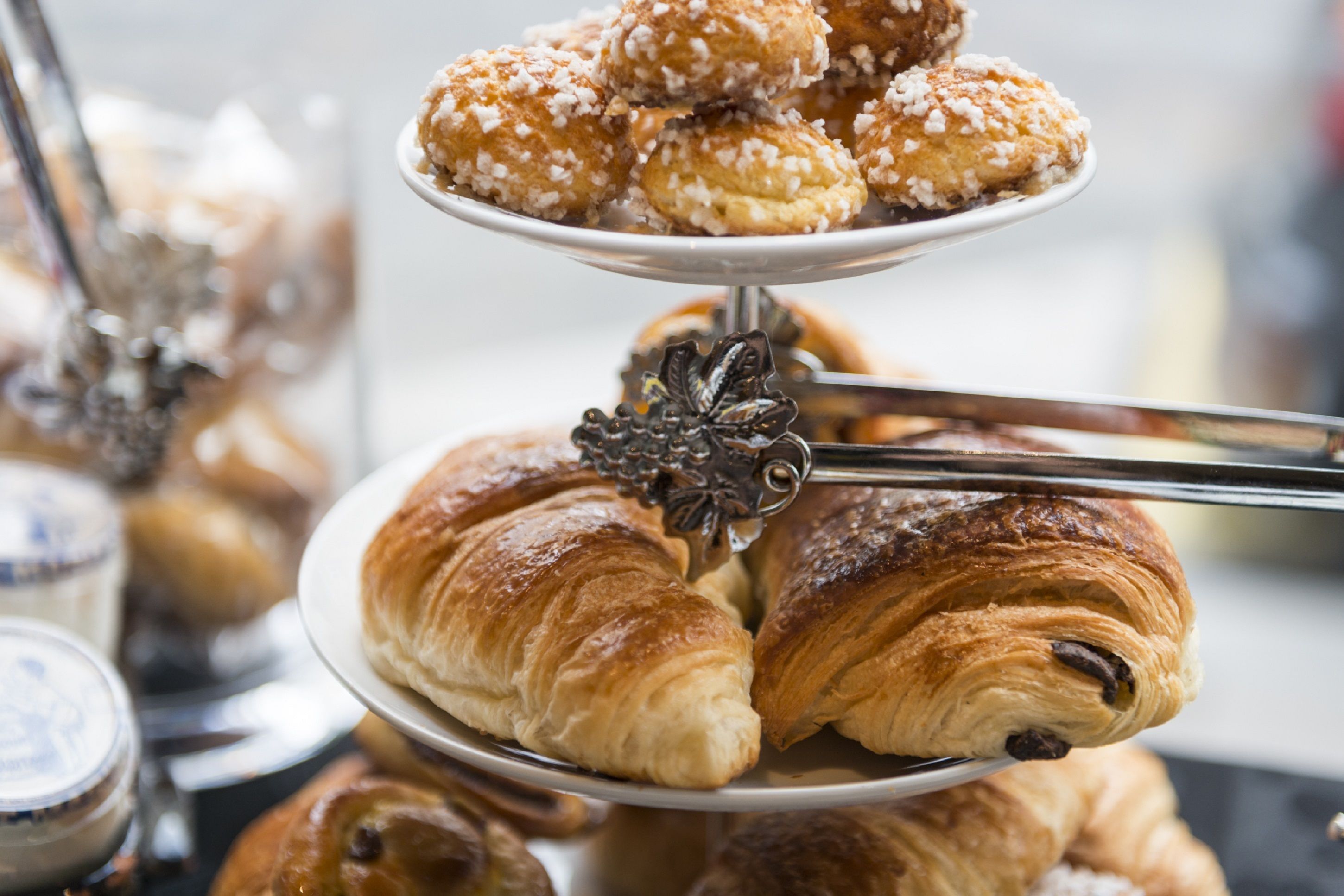 daily full breakfast (eur 22 per person)