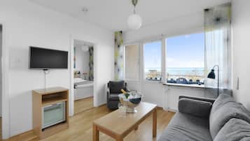 Streetview Family Room | 1 bedroom, in-room safe, desk, free WiFi