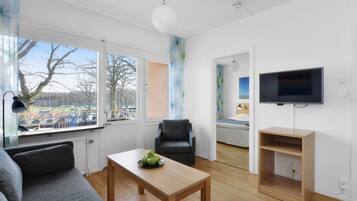 Streetview Family Room | 1 bedroom, in-room safe, desk, free WiFi