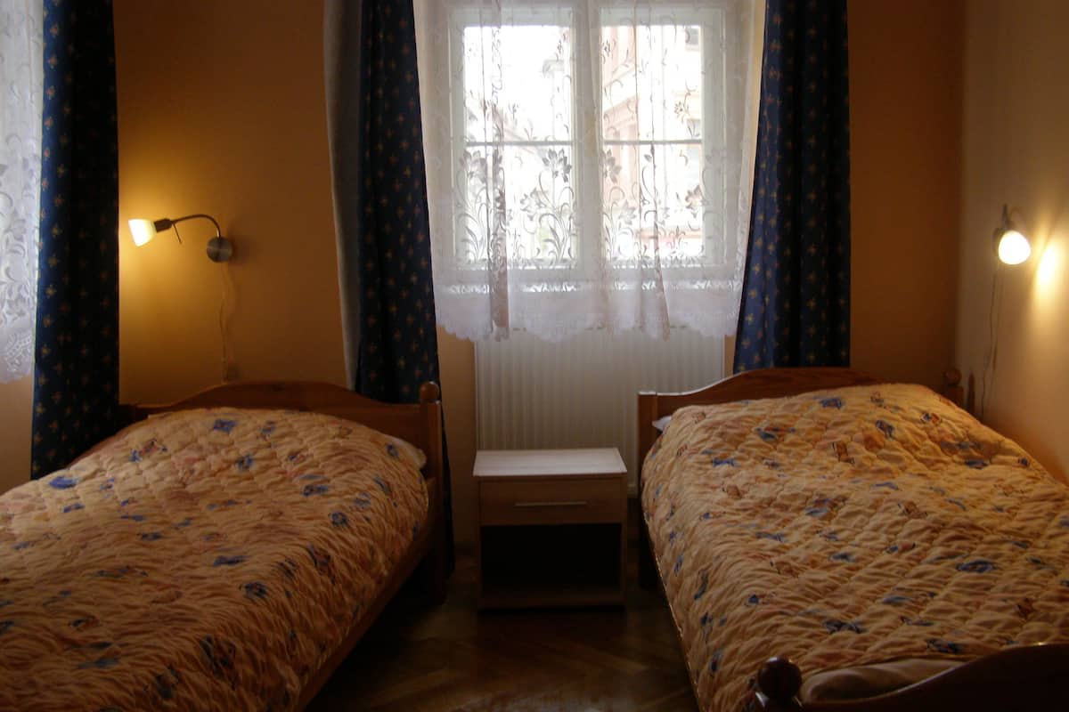 Economy Triple Room | Minibar, in-room safe, desk, blackout drapes