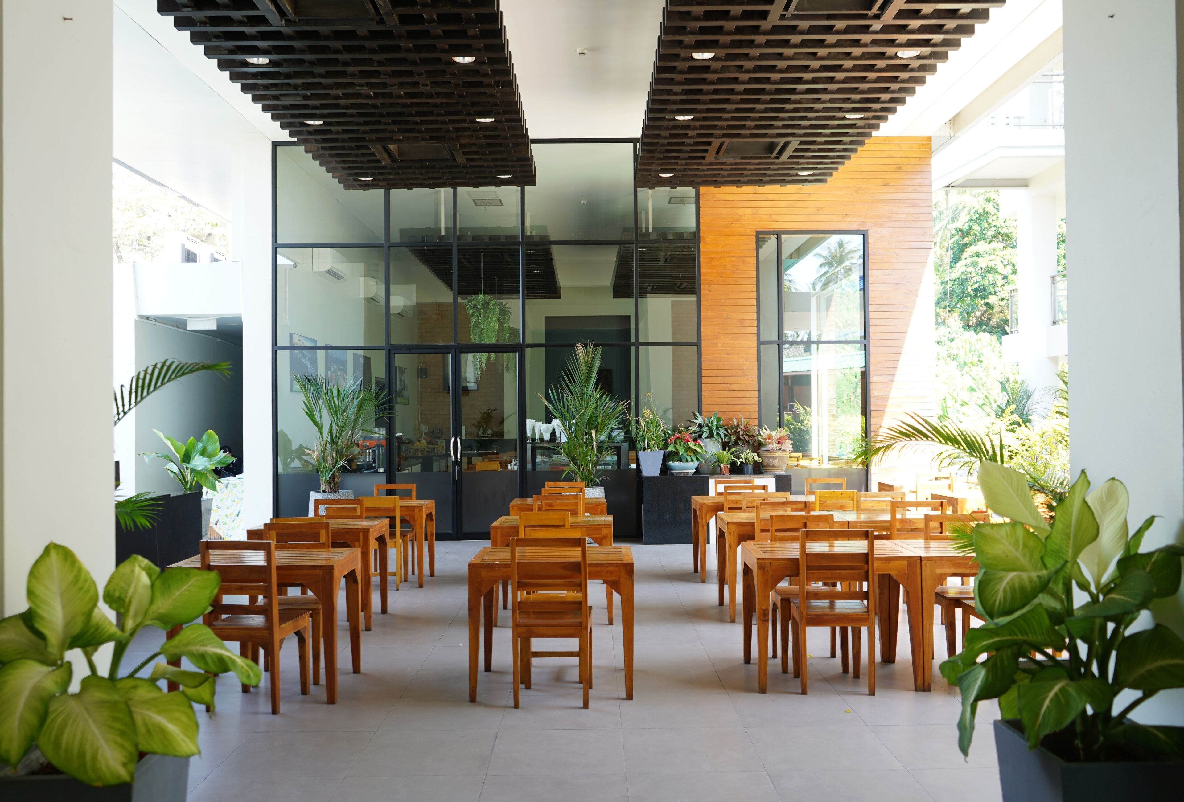 Desayuno buffet diario (THB 350 por persona)