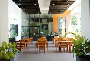 Daily buffet breakfast (THB 350 per person)