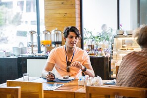 Petit déjeuner buffet servi tous les jours en supplément
