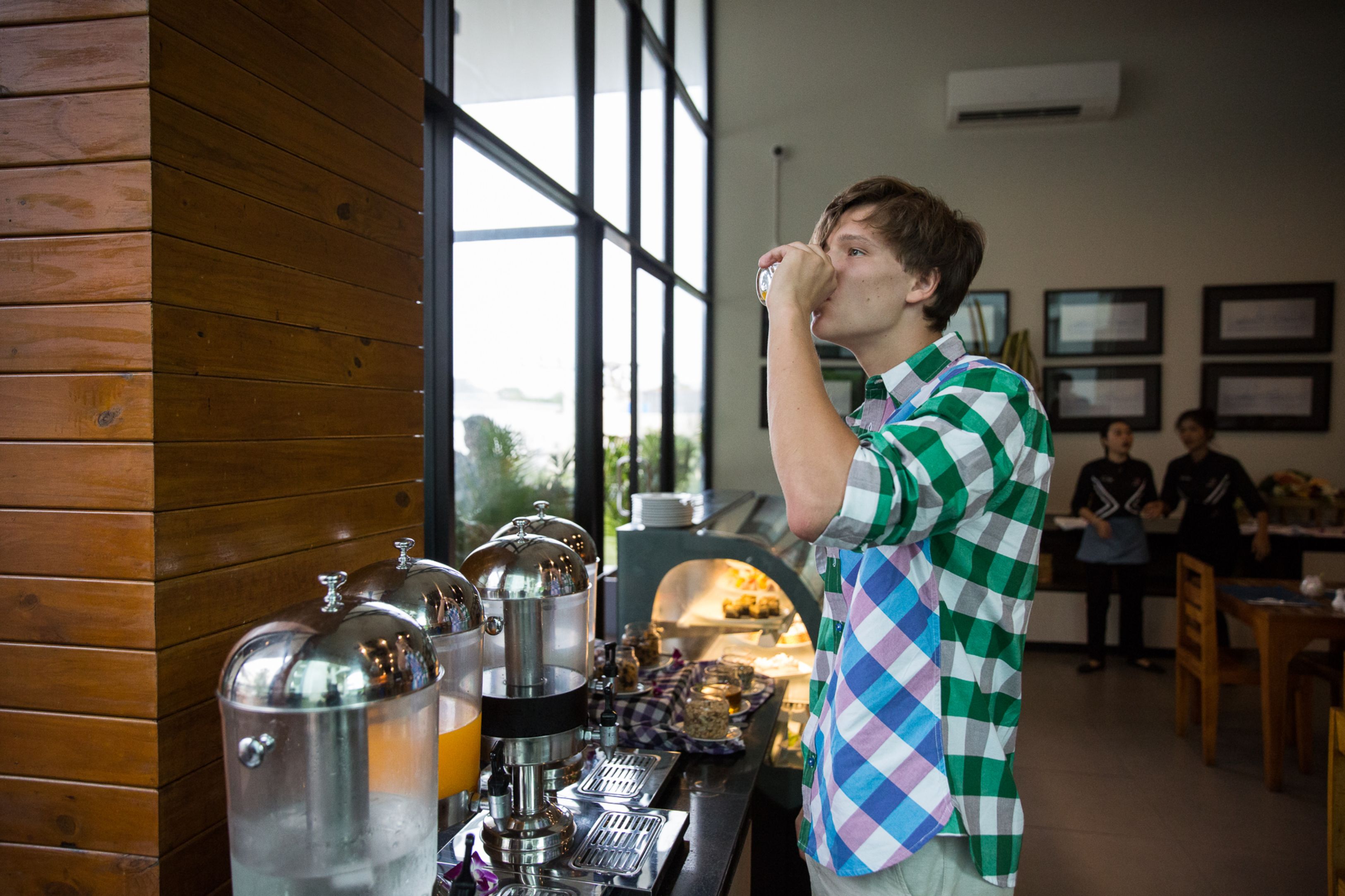 daily buffet breakfast (thb 350 per person)