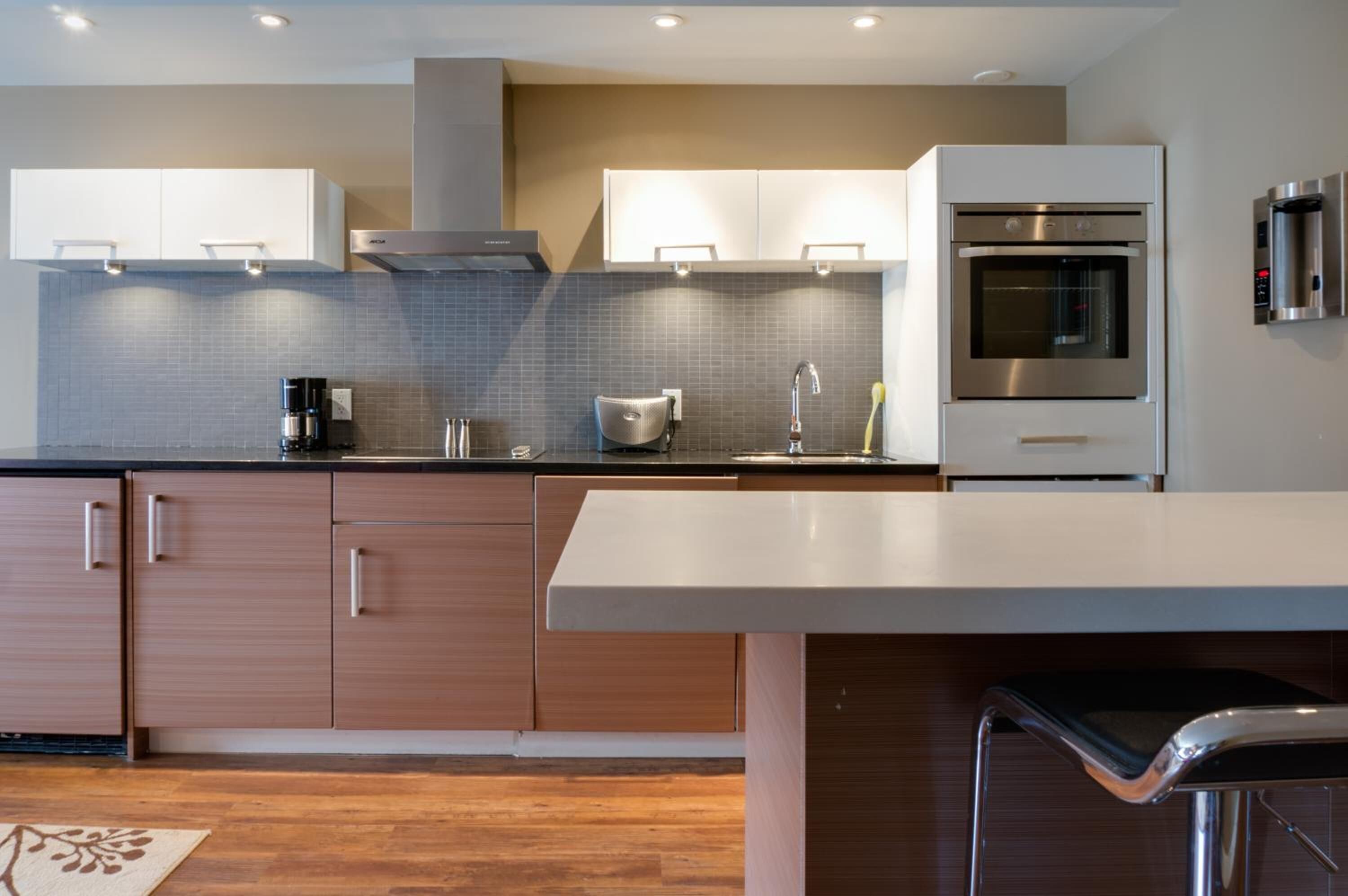 冰箱、微波炉、烤箱、炉灶