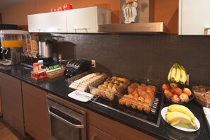 Restaurant - Nuvo Hotel & Suites (Calgary)