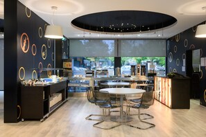 Frokostbuffé hver dag (EUR 11 per person)