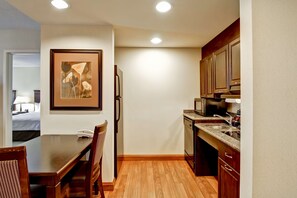 Fridge, microwave, stovetop, dishwasher - Homewood Suites by Hilton Sudbury (Sudbury)