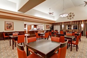 Lobby sitting area - Homewood Suites by Hilton Sudbury (Sudbury)