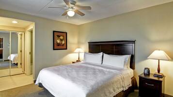 In-room safe, desk, Internet, bed sheets