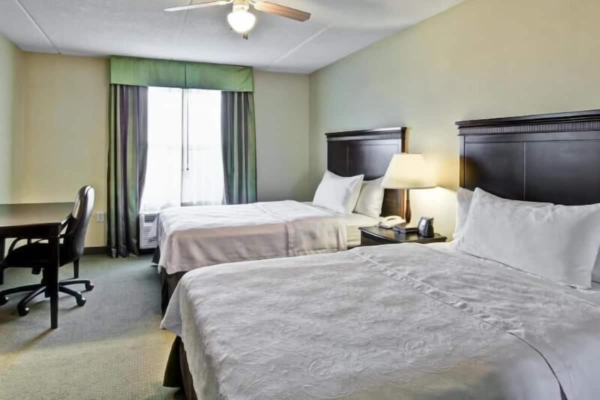 In-room safe, desk, Internet, bed sheets