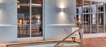 Holiday Inn Express & Suites Green Bay East by IHG