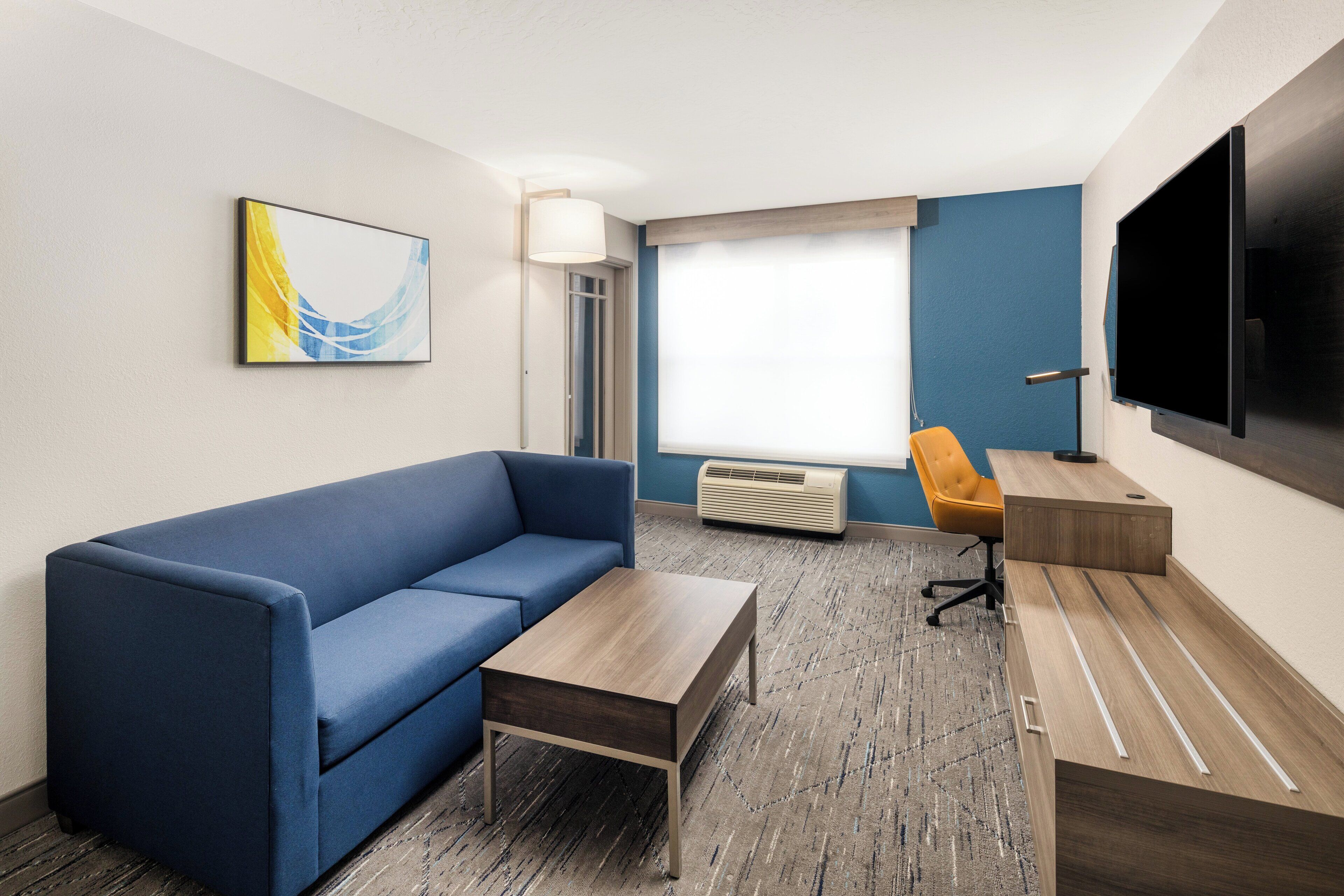 suite, 1 bedroom | in-room safe, desk, blackout curtains, iron/ironing board