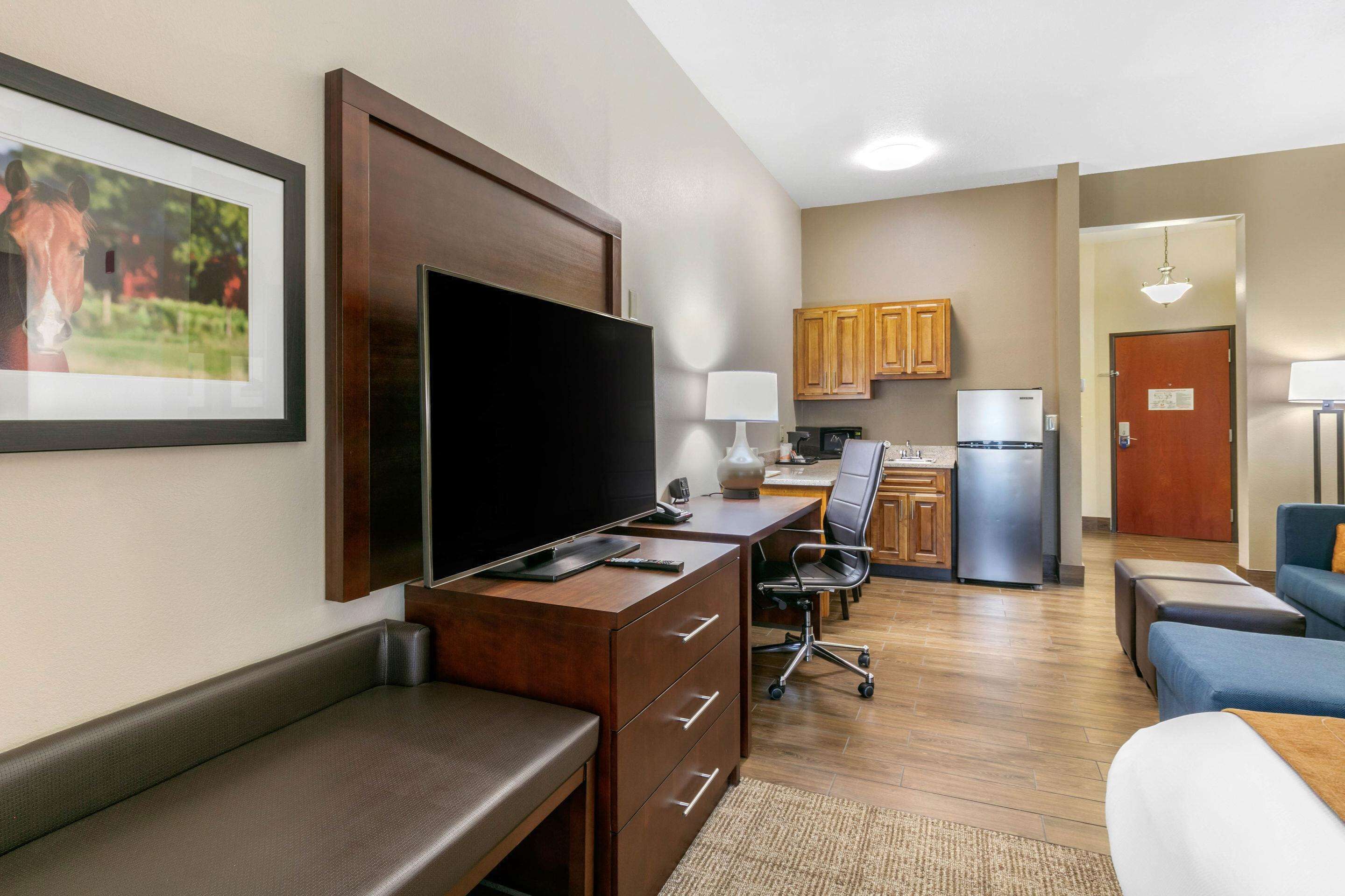 suite, multiple beds, non smoking (upgrade) | pillow-top beds, desk, laptop workspace, blackout curtains