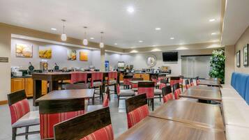 Az árban foglalt svédasztalos reggeli mindennap