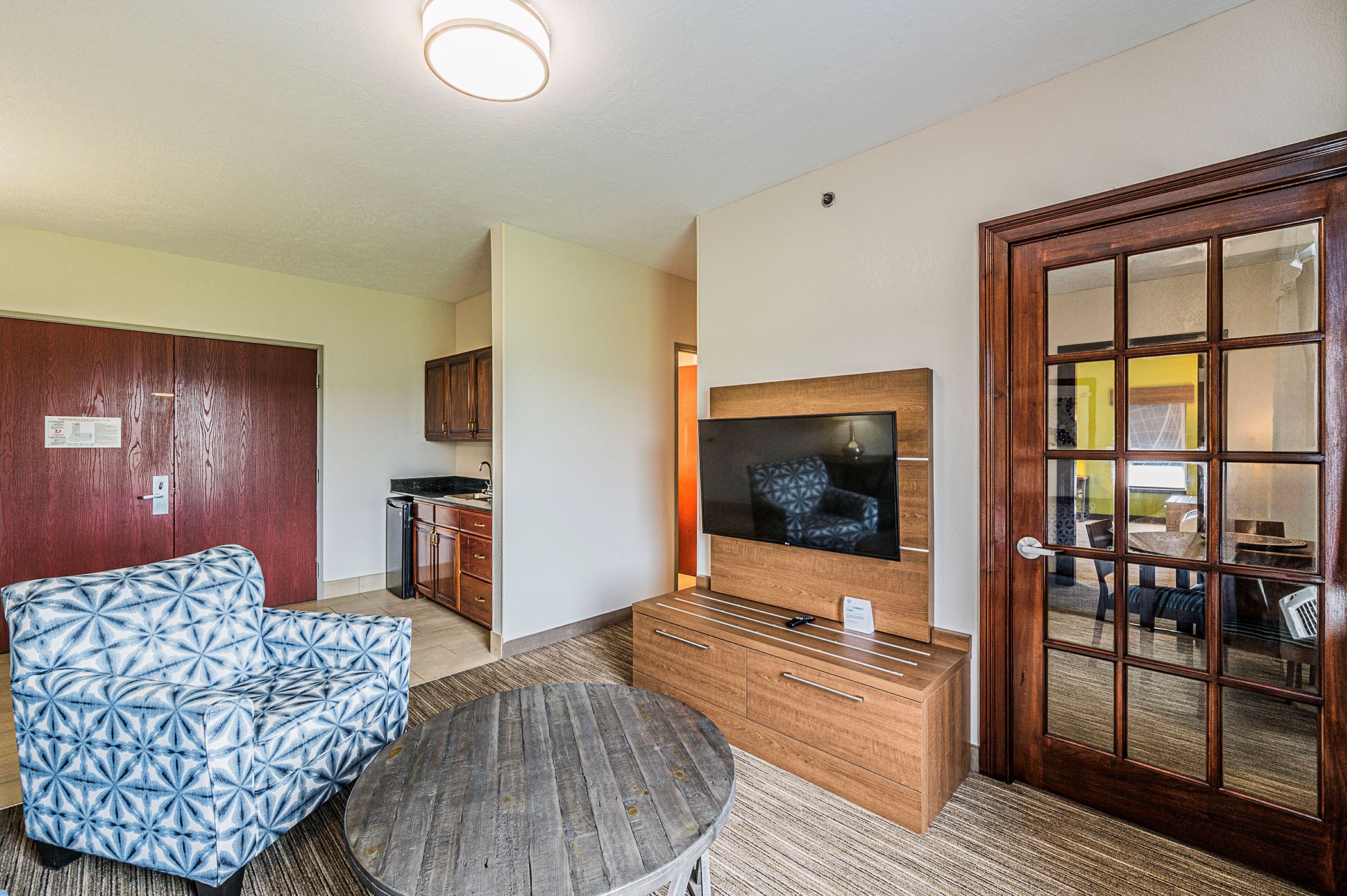 1 bedroom, in-room safe, desk, iron/ironing board