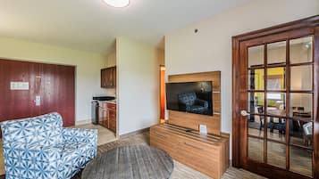 Suite, 1 King Bed (Additional Living and Dining Area) | In-room safe, desk, iron/ironing board, cribs/infant beds
