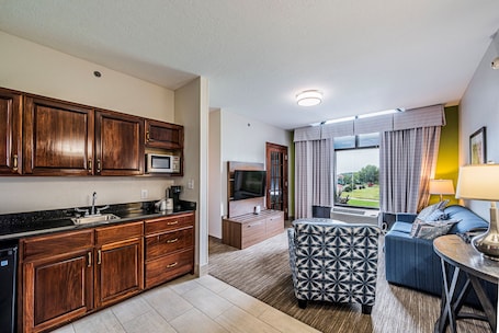 Suite, 1 King Bed (Additional Living and Dining Area) | In-room safe, desk, iron/ironing board, cribs/infant beds. Holiday Inn Express & Suites Franklin KY by IHG