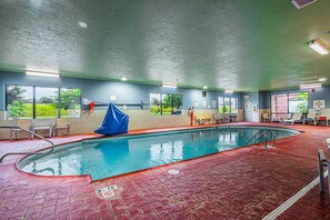 Una piscina cubierta