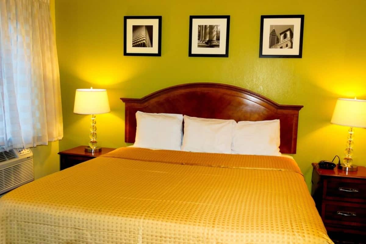 Room | Individually furnished, desk, laptop workspace, soundproofing