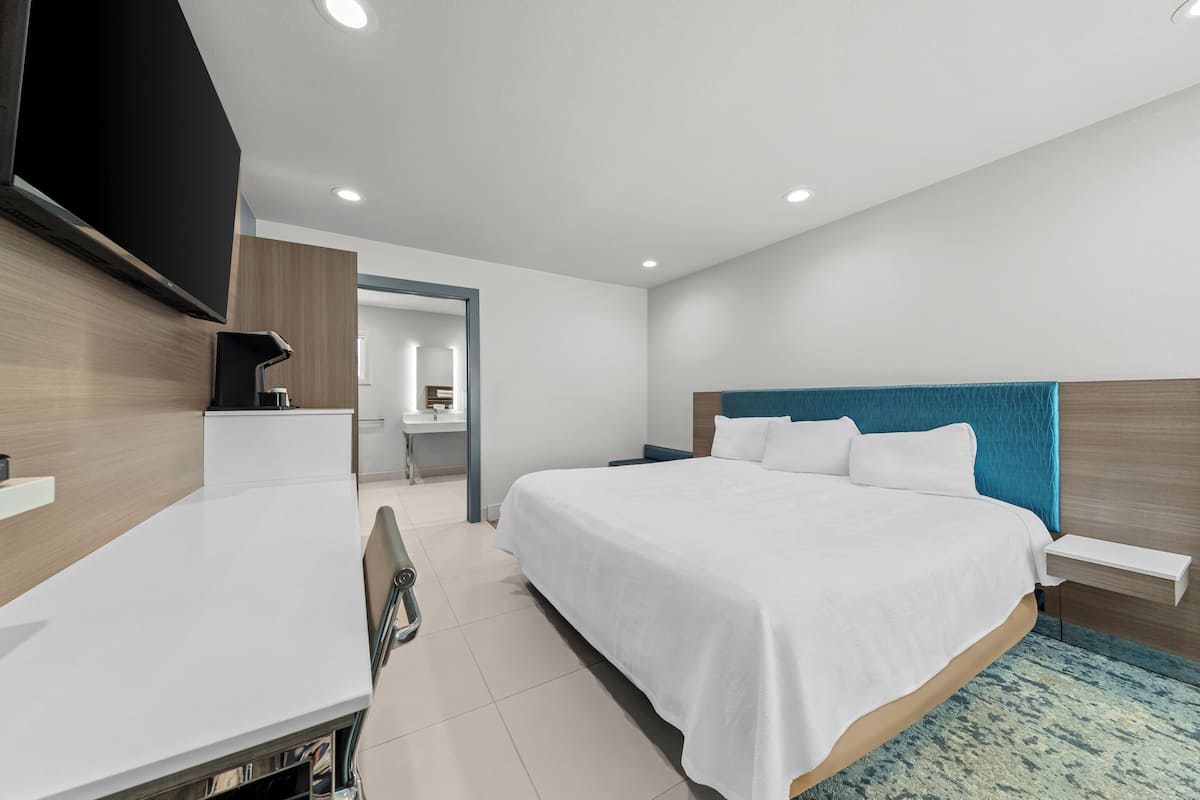 1 King Bed, Accessible, Non Smoking