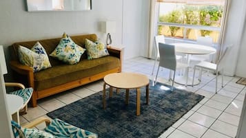 Standard Single Room, 1 Bedroom, Ocean View | Ruang tamu | TV