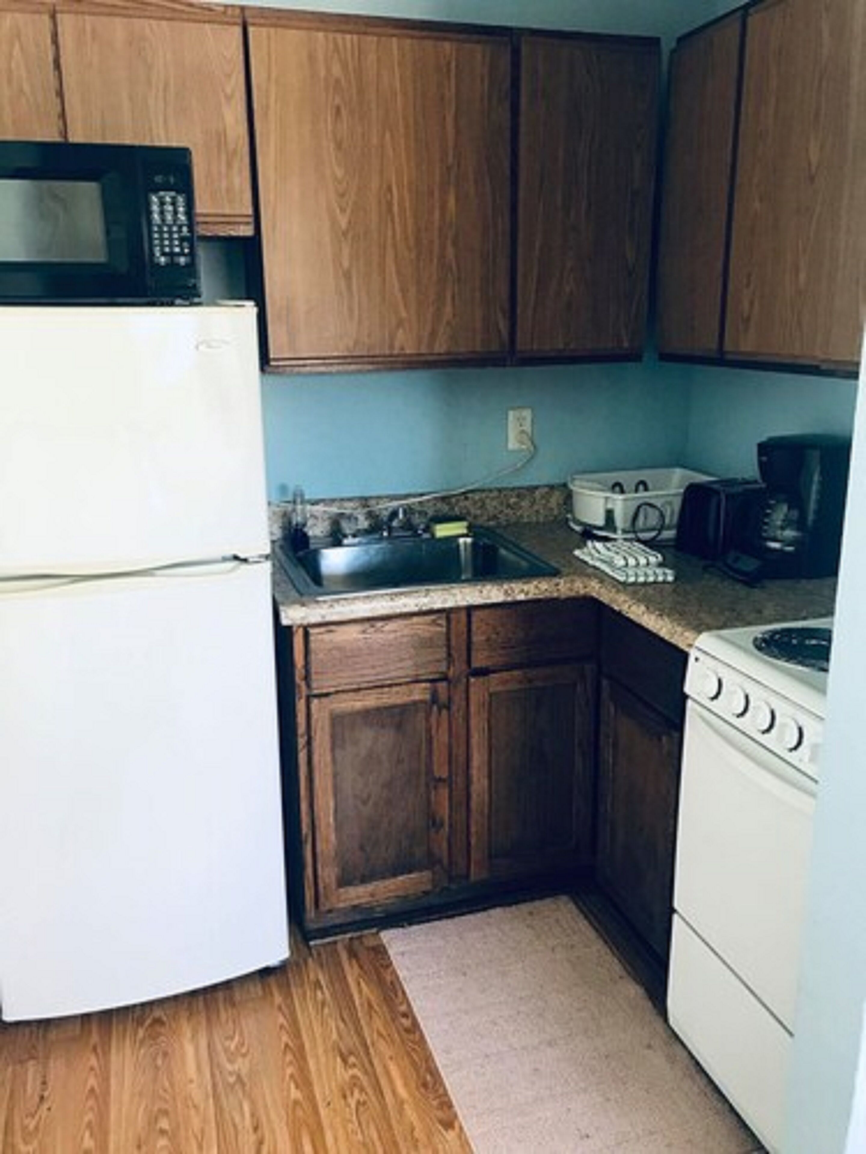 standard room, 2 double beds, non smoking | private kitchen | fridge, microwave, coffee/tea maker, electric kettle